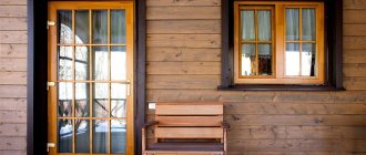деревянные окна в интерьере дома из бруса